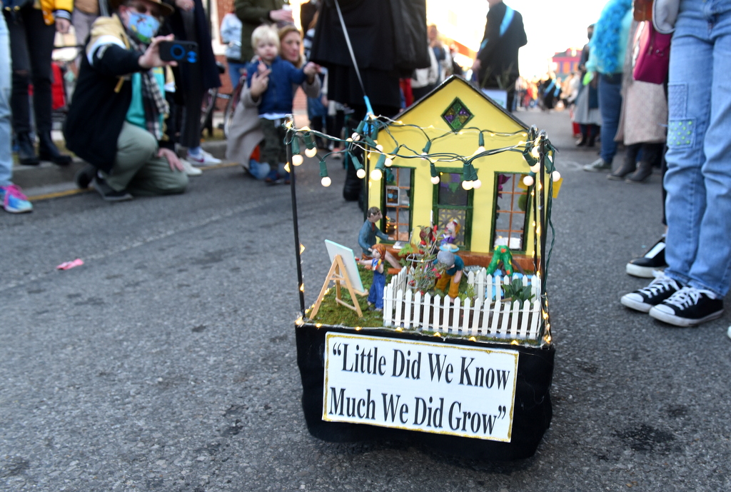 tit Rex parade shows off Carnival's miniature floats Sunday, Jan